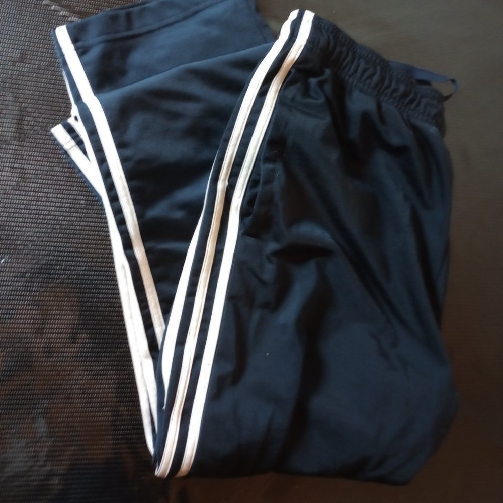adidas ESSENTIALS WARM-UP TAPERED 3-STRIPES TRACK PANTS